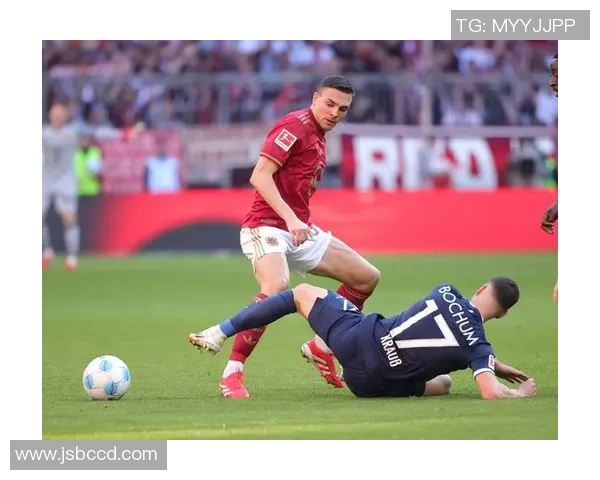 现役德甲足球明星盘点及其在赛场上的精彩表现分析